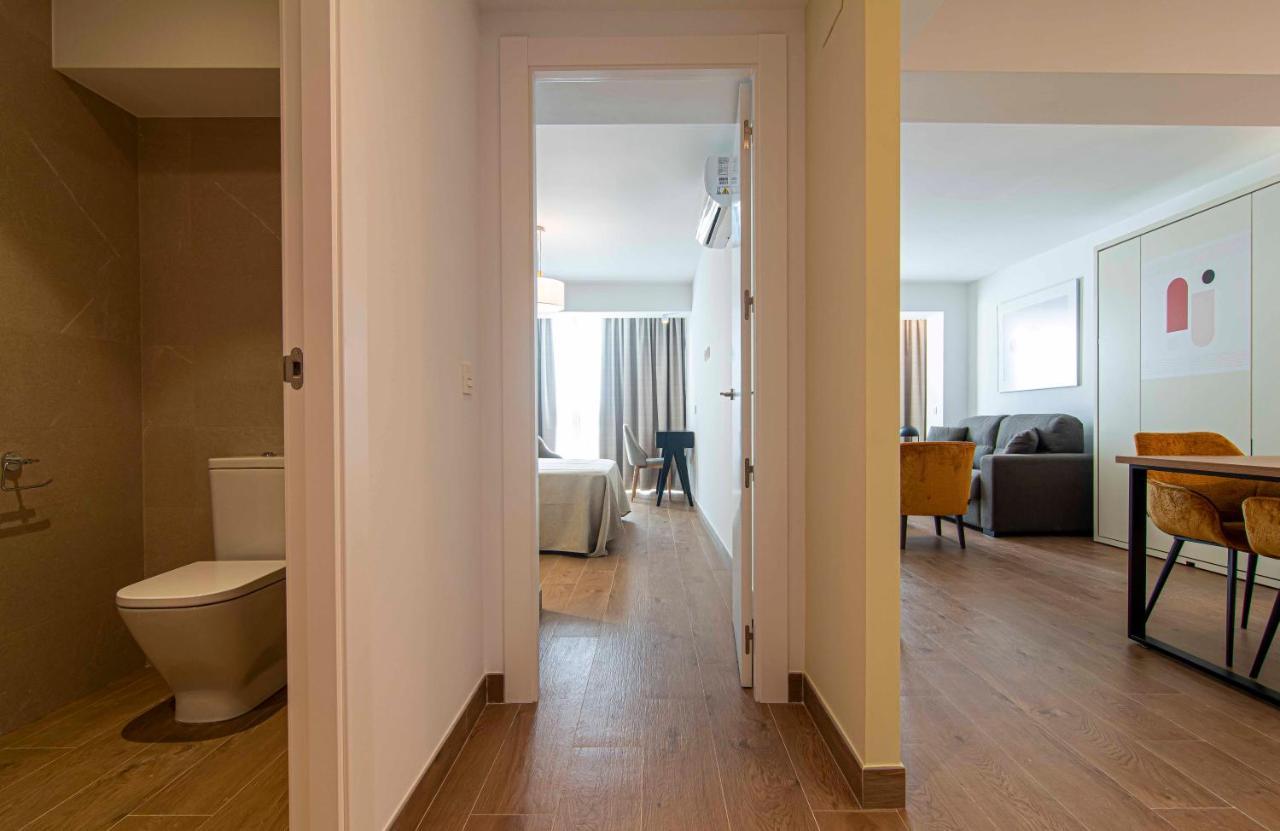 Apartamentos 1 Abril Малага Екстер'єр фото