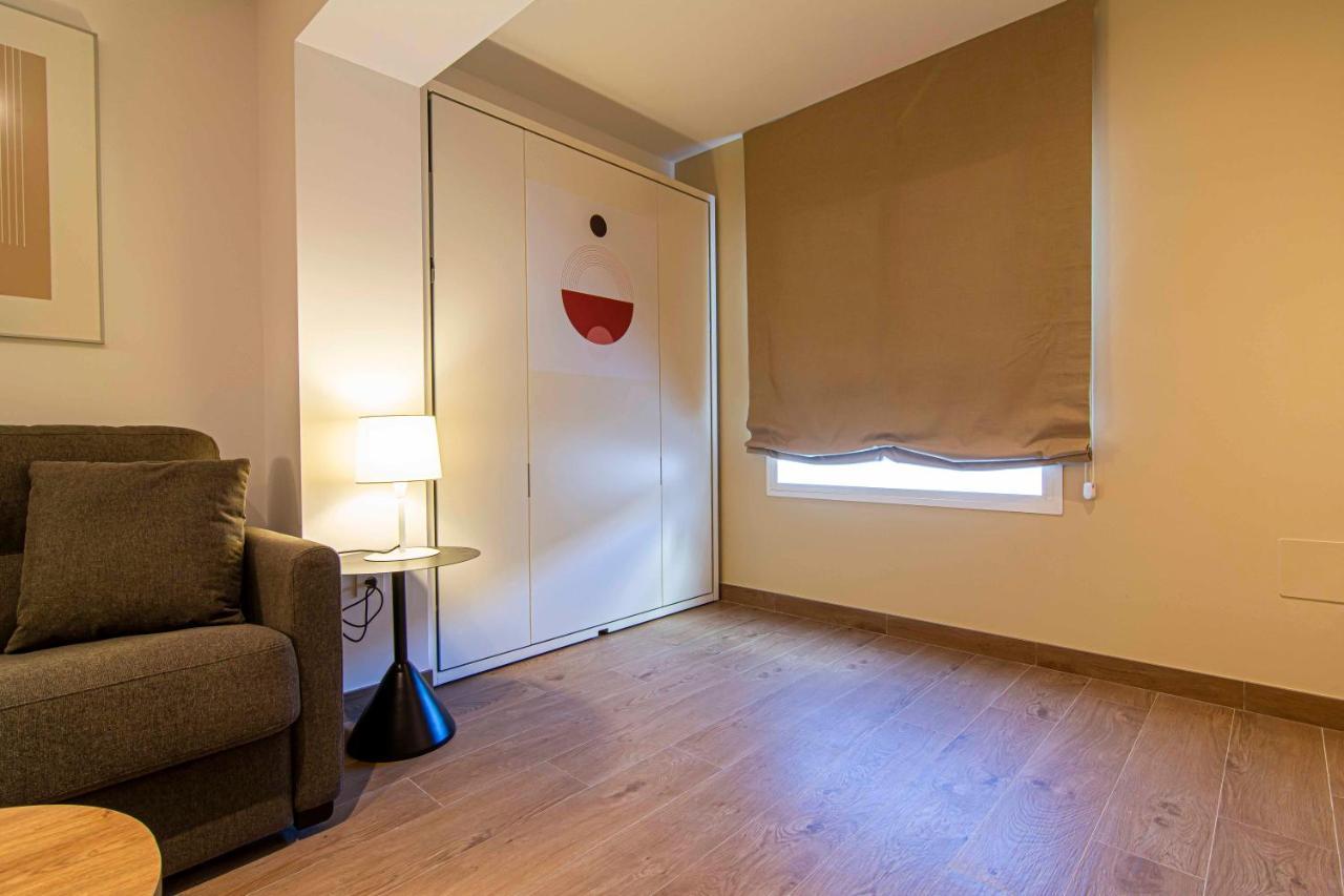Apartamentos 1 Abril Малага Екстер'єр фото