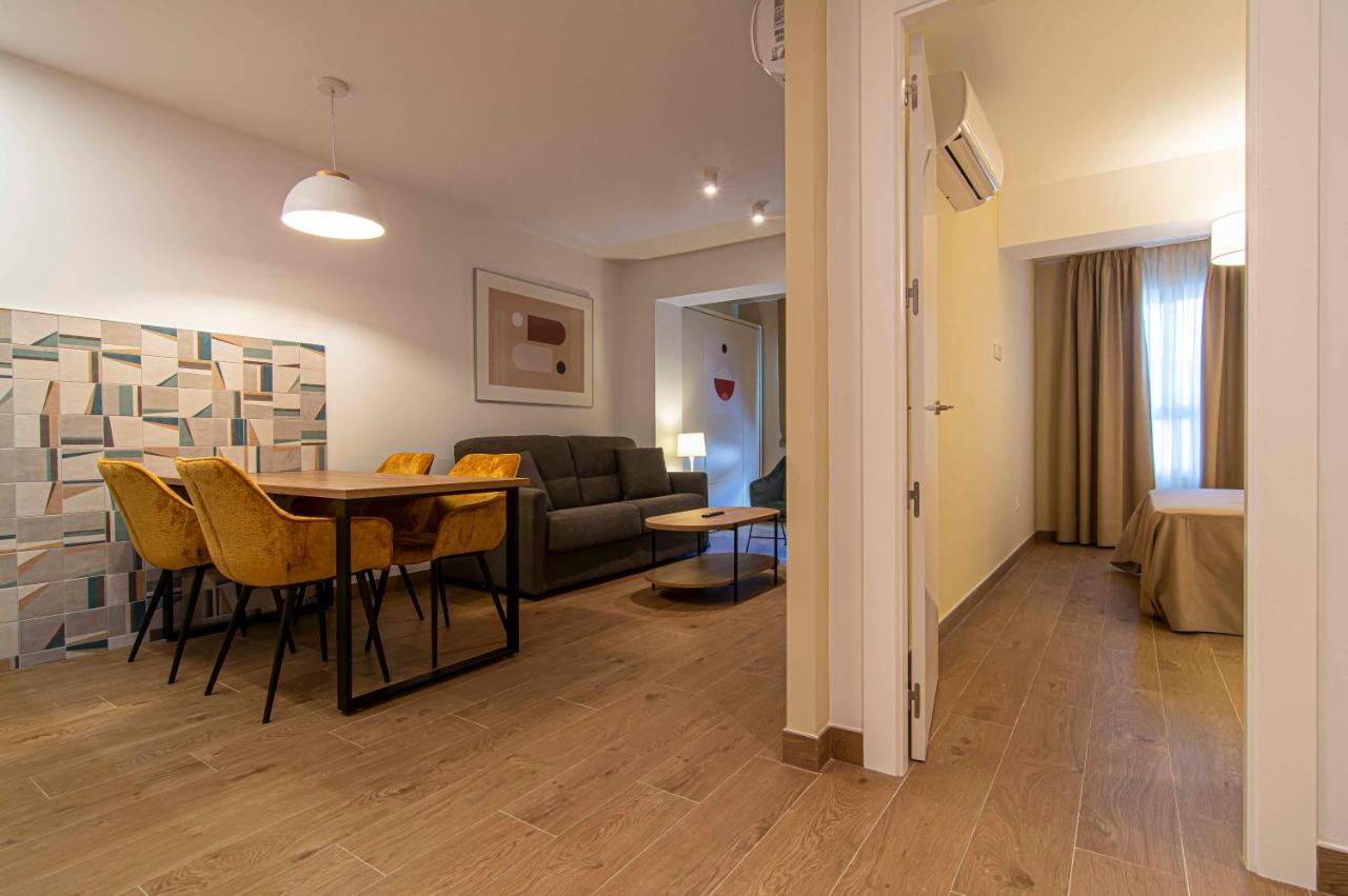 Apartamentos 1 Abril Малага Екстер'єр фото