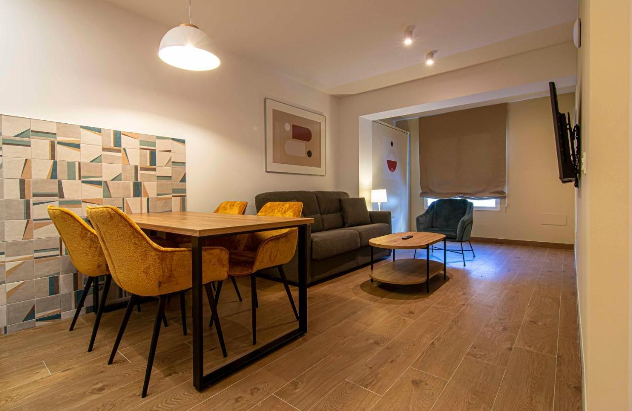 Apartamentos 1 Abril Малага Екстер'єр фото
