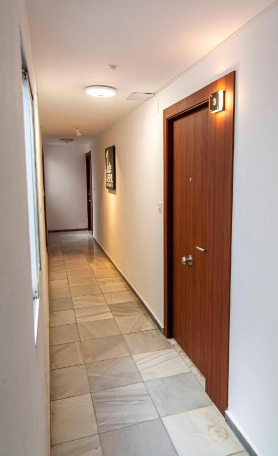 Apartamentos 1 Abril Малага Екстер'єр фото